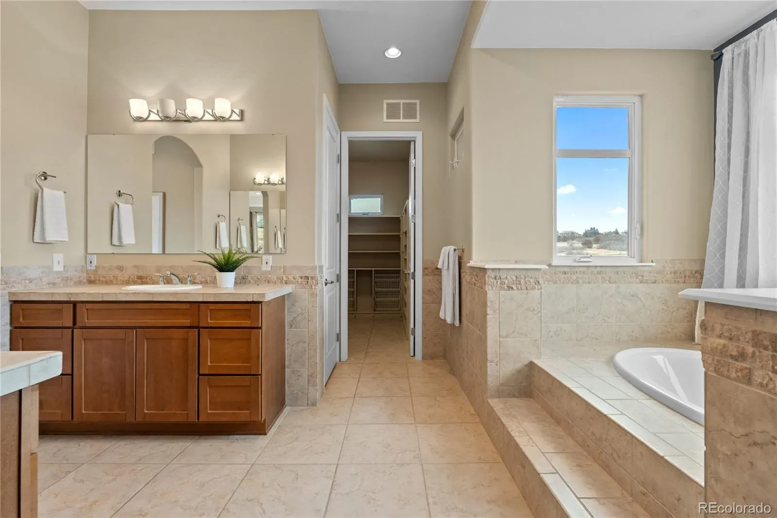 6329 Diamond Ridge Parkway Castle Rock CO 80108 MLS #REC8673036 03242026202139 1600 22