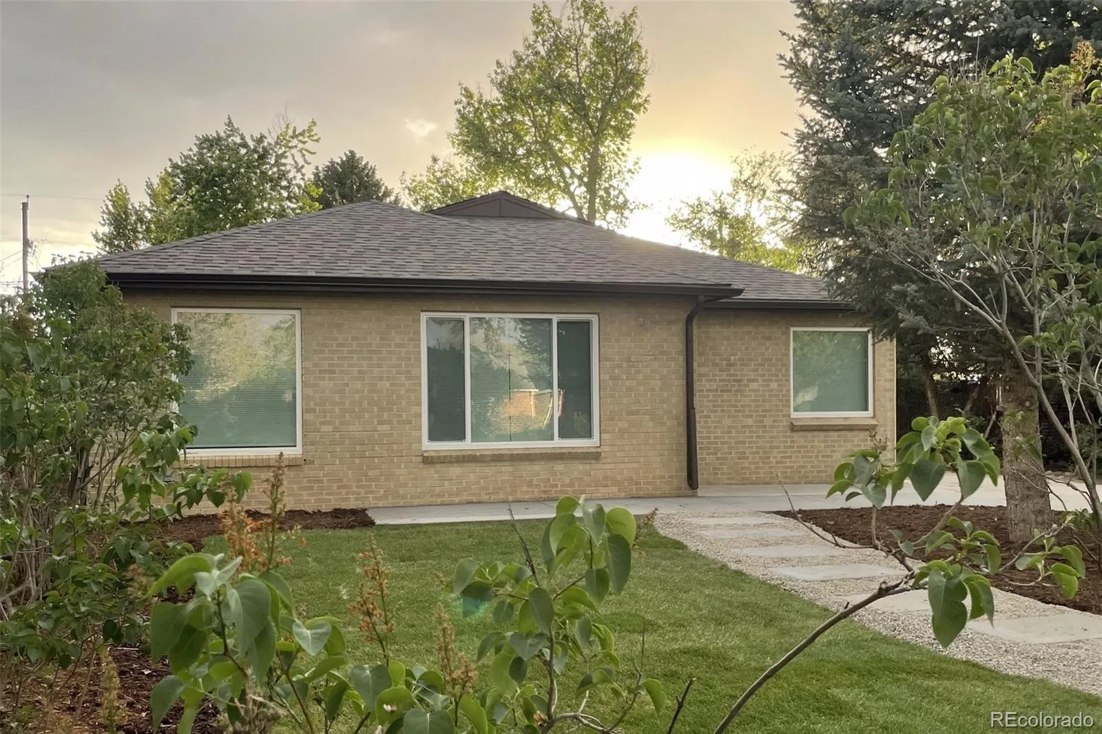 2323 N Niagara Street Denver CO 80207 MLS #REC8677246 05162026160508 1600 0