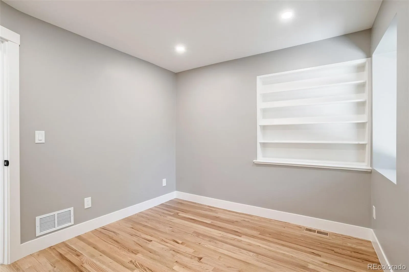 2323 N Niagara Street Denver CO 80207 MLS #REC8677246 05162026160508 1600 13
