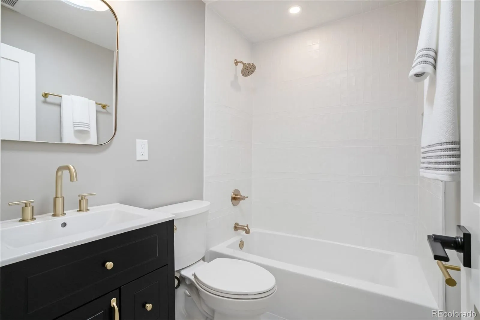 2323 N Niagara Street Denver CO 80207 MLS #REC8677246 05162026160508 1600 19