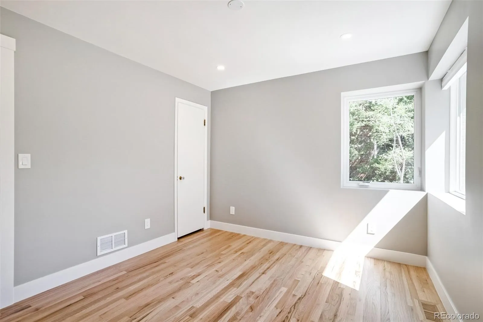 2323 N Niagara Street Denver CO 80207 MLS #REC8677246 05162026160508 1600 20