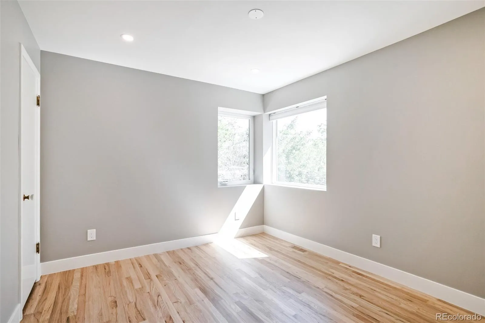 2323 N Niagara Street Denver CO 80207 MLS #REC8677246 05162026160508 1600 21