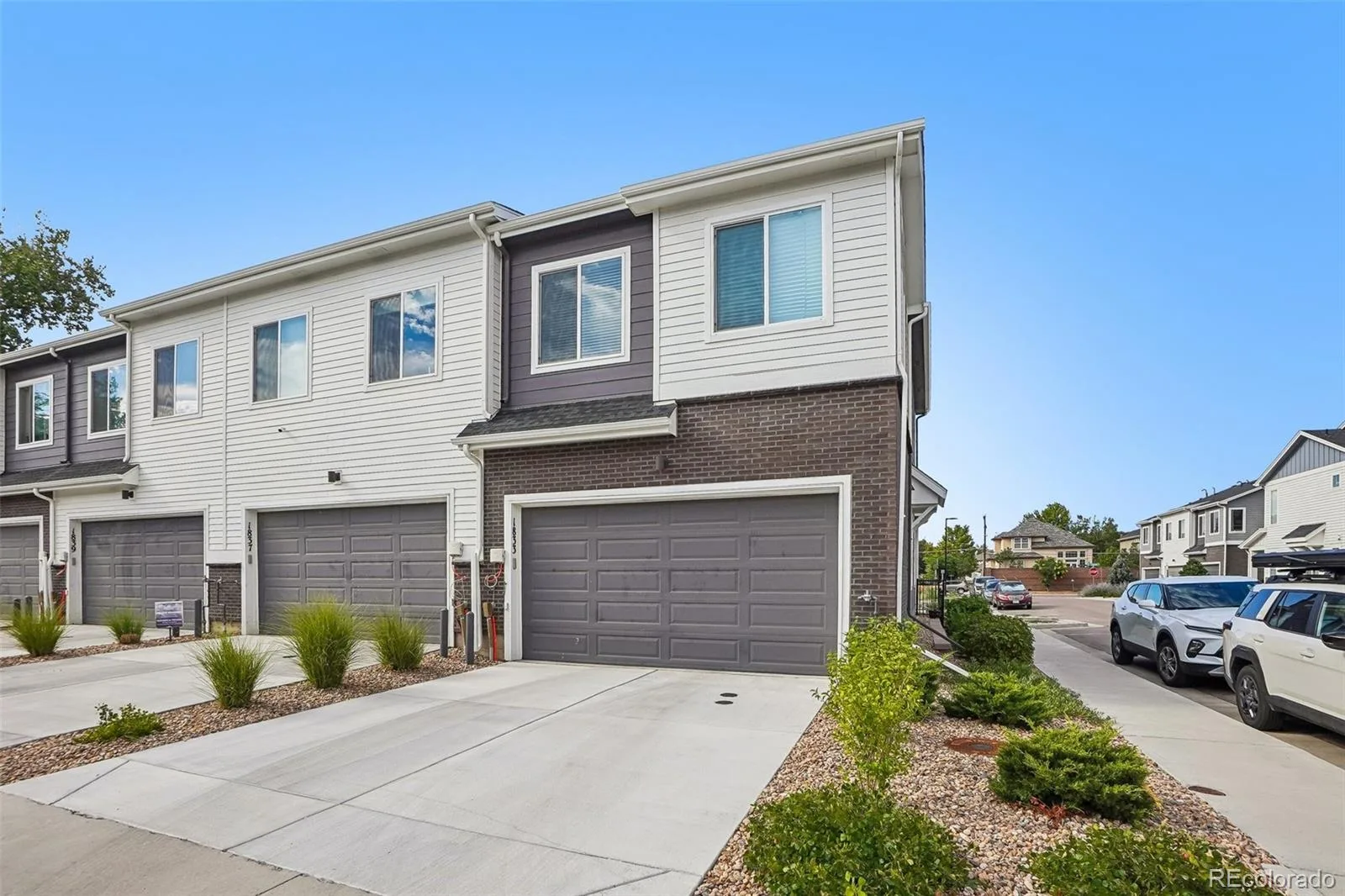 1833 S Poplar Court Denver CO 80224 | MLS #REC8680635 08282026214633 1600 34