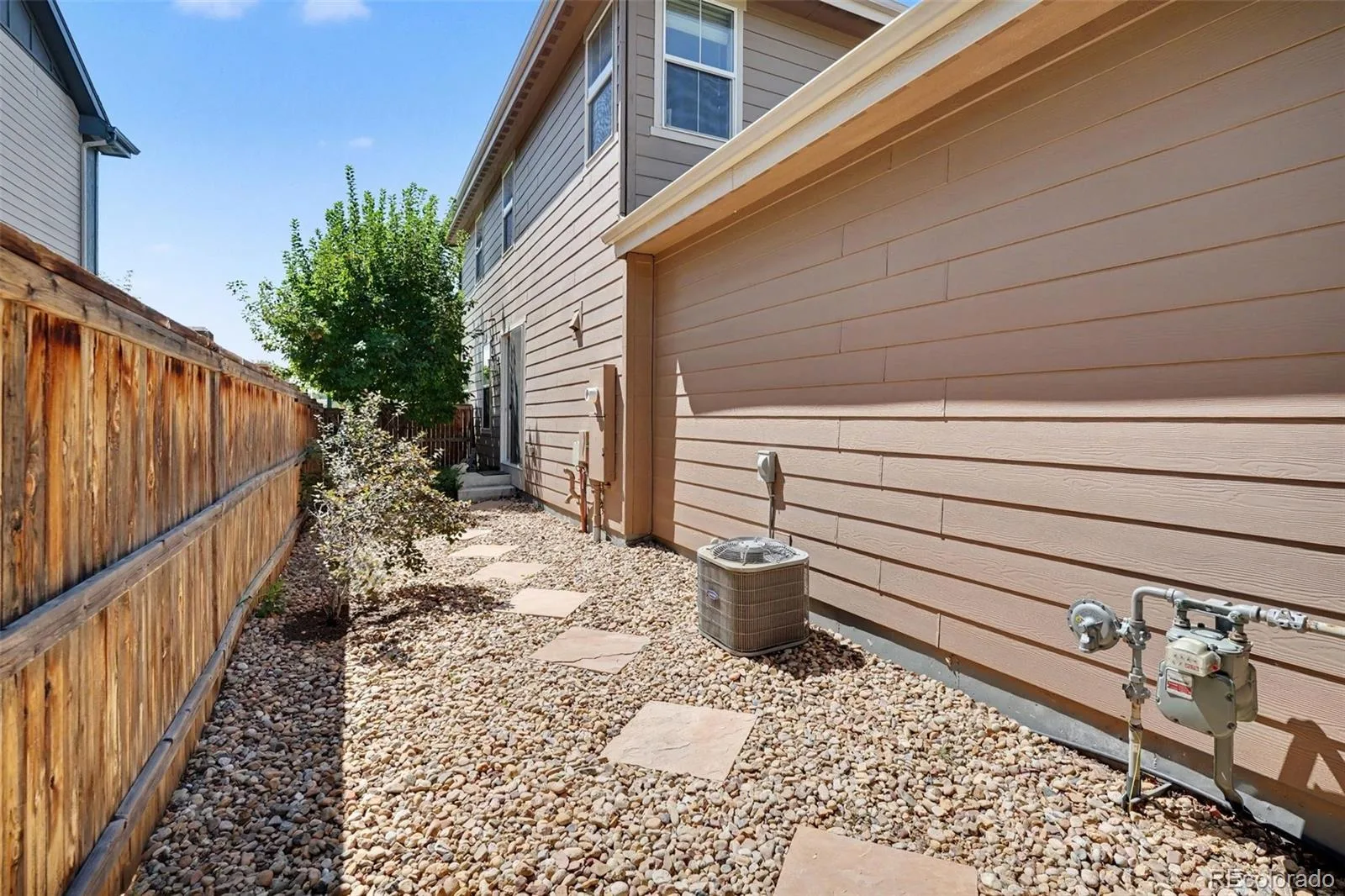 10139 E 25th Drive Aurora CO 80010 | MLS #REC8686722 09232026162047 1600 17