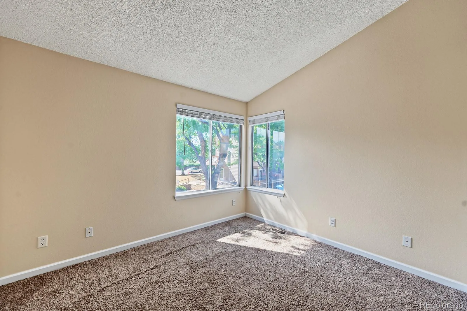 822 Summer Drive Highlands Ranch CO 80126 | MLS #REC8691549 08292026025630 1600 20