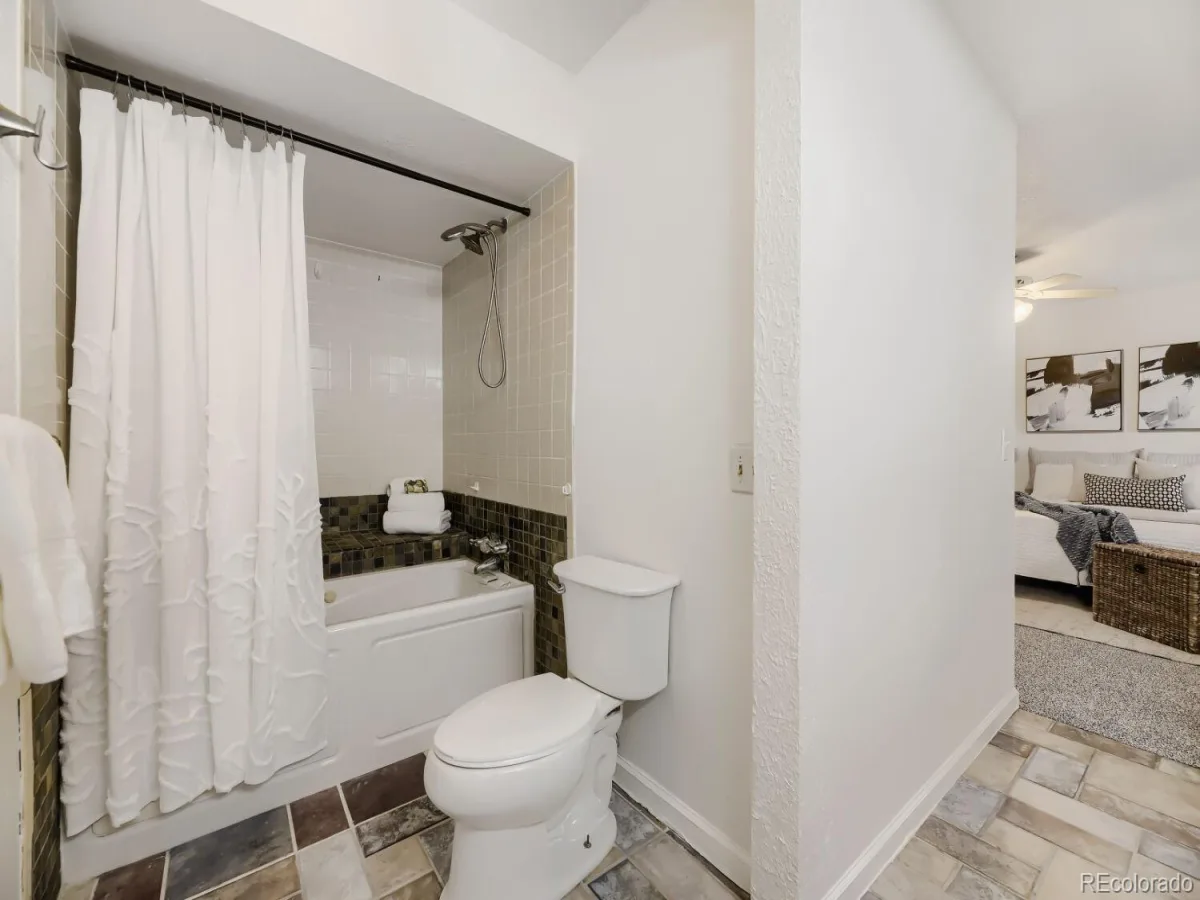 554 S Kittredge Way Aurora CO 80017 | MLS #REC8697142 08202026022757 1200 16