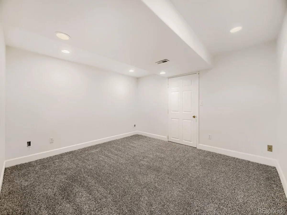 554 S Kittredge Way Aurora CO 80017 | MLS #REC8697142 08202026022757 1200 22