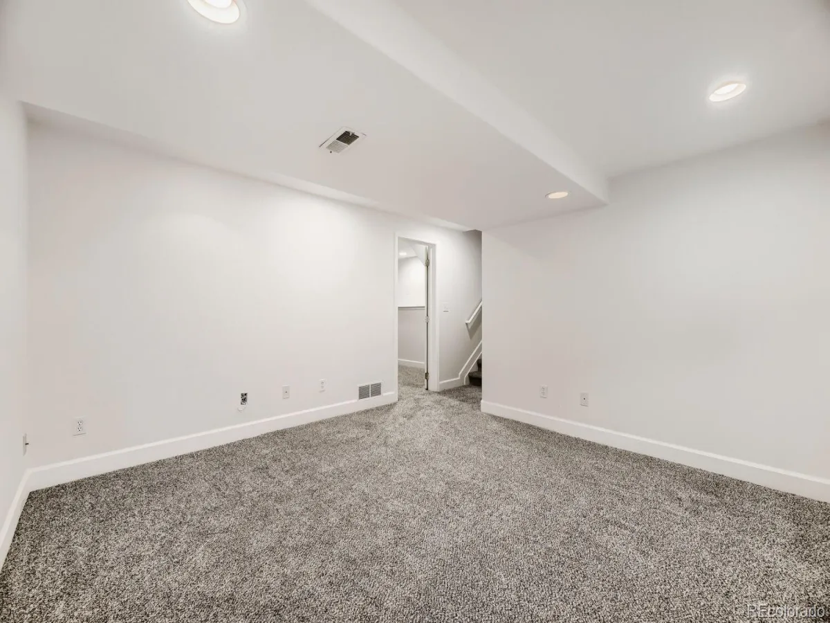 554 S Kittredge Way Aurora CO 80017 | MLS #REC8697142 08202026022757 1200 23