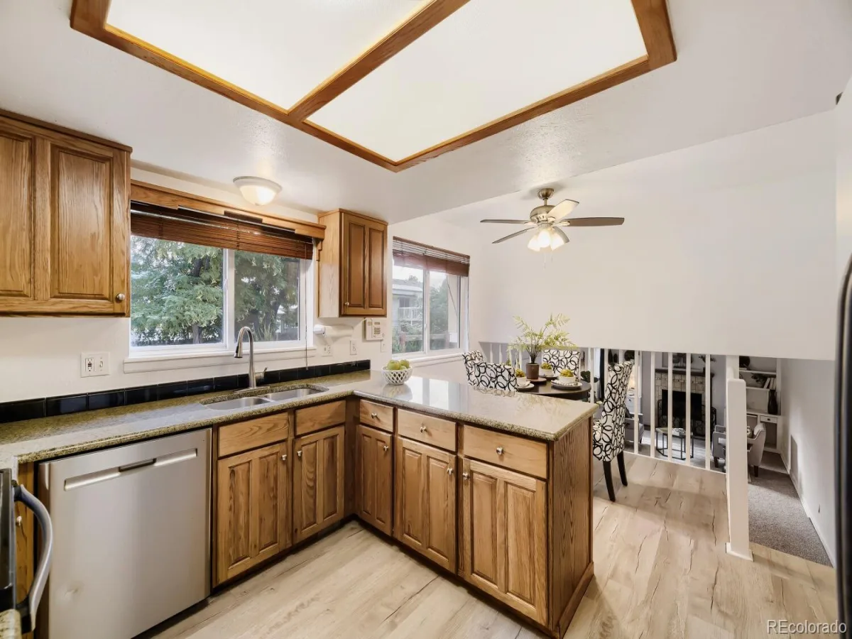 554 S Kittredge Way Aurora CO 80017 | MLS #REC8697142 08202026022757 1200 4