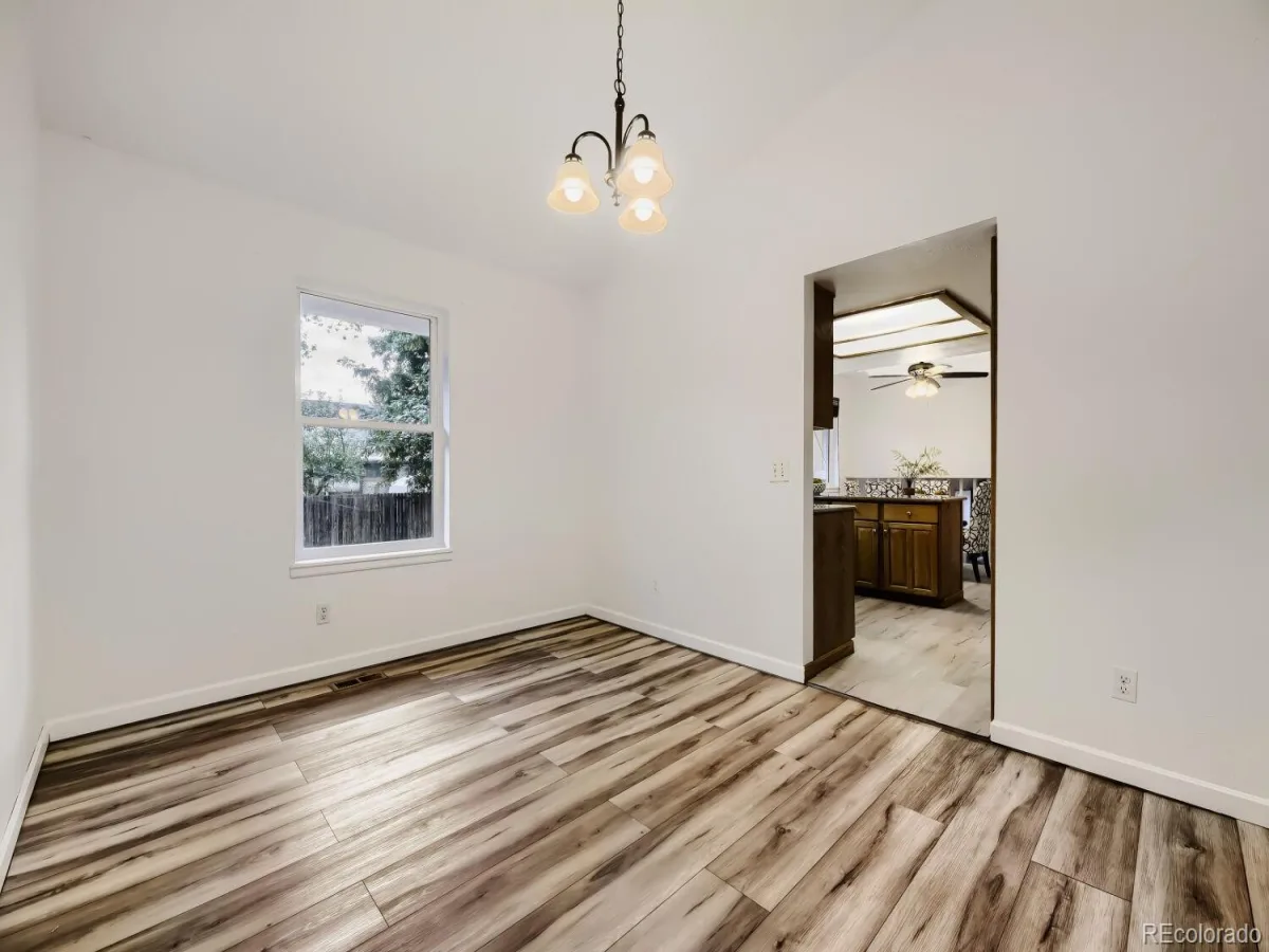 554 S Kittredge Way Aurora CO 80017 | MLS #REC8697142 08202026022757 1200 8