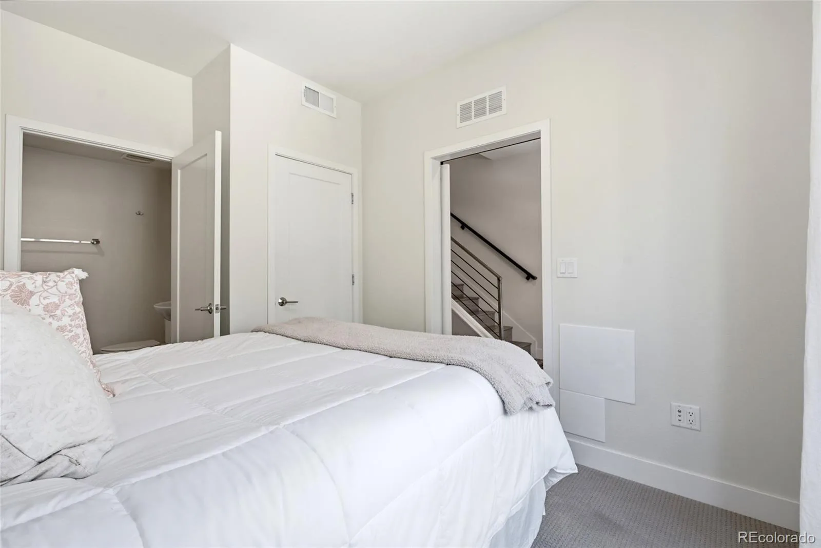 4055 W Conejos Place Denver CO 80204 MLS #REC8697584 06172026003802 1600 5