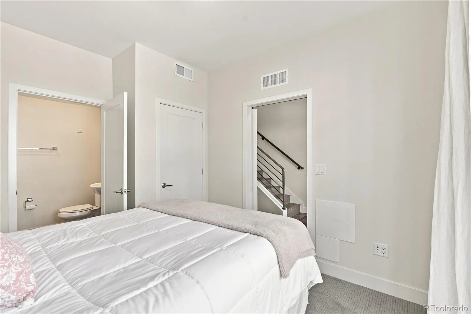 4055 W Conejos Place Denver CO 80204 | MLS #REC8697584 07312026163134 1600 5