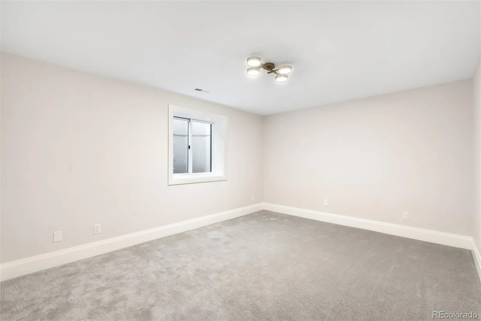 2237 S Madison Street Denver CO 80210 MLS #REC8702043 06012026191340 1600 34