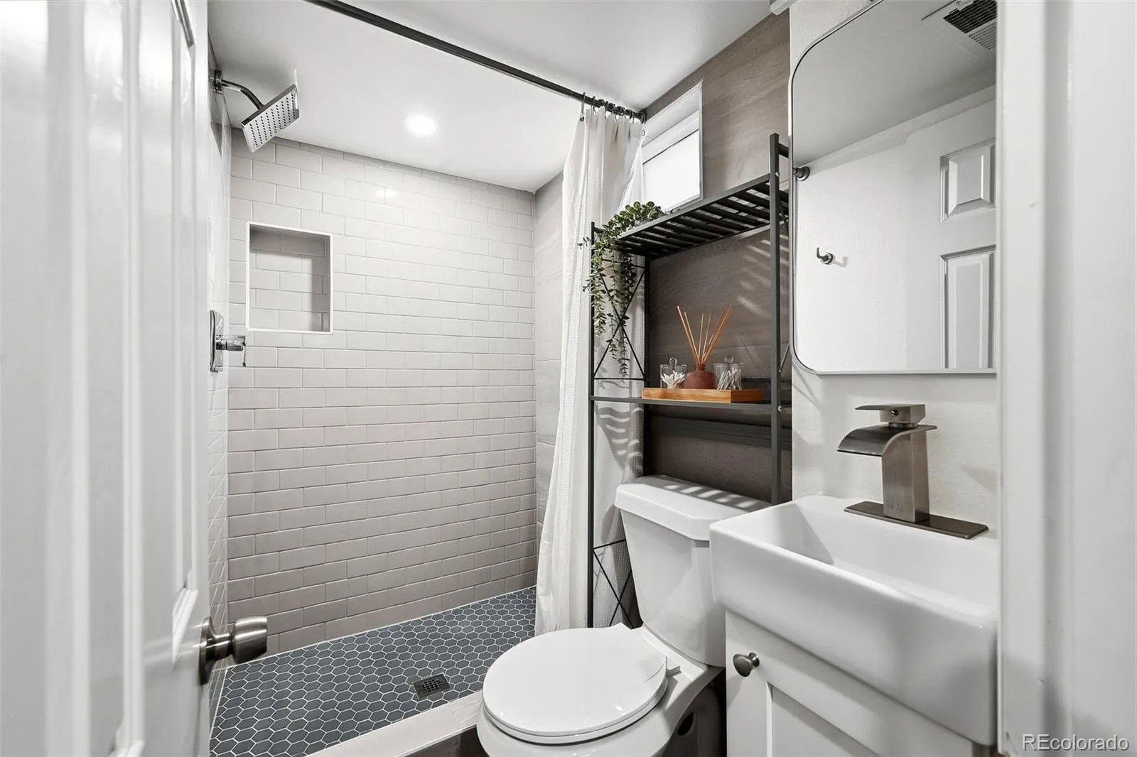 04162026220650 1600 22