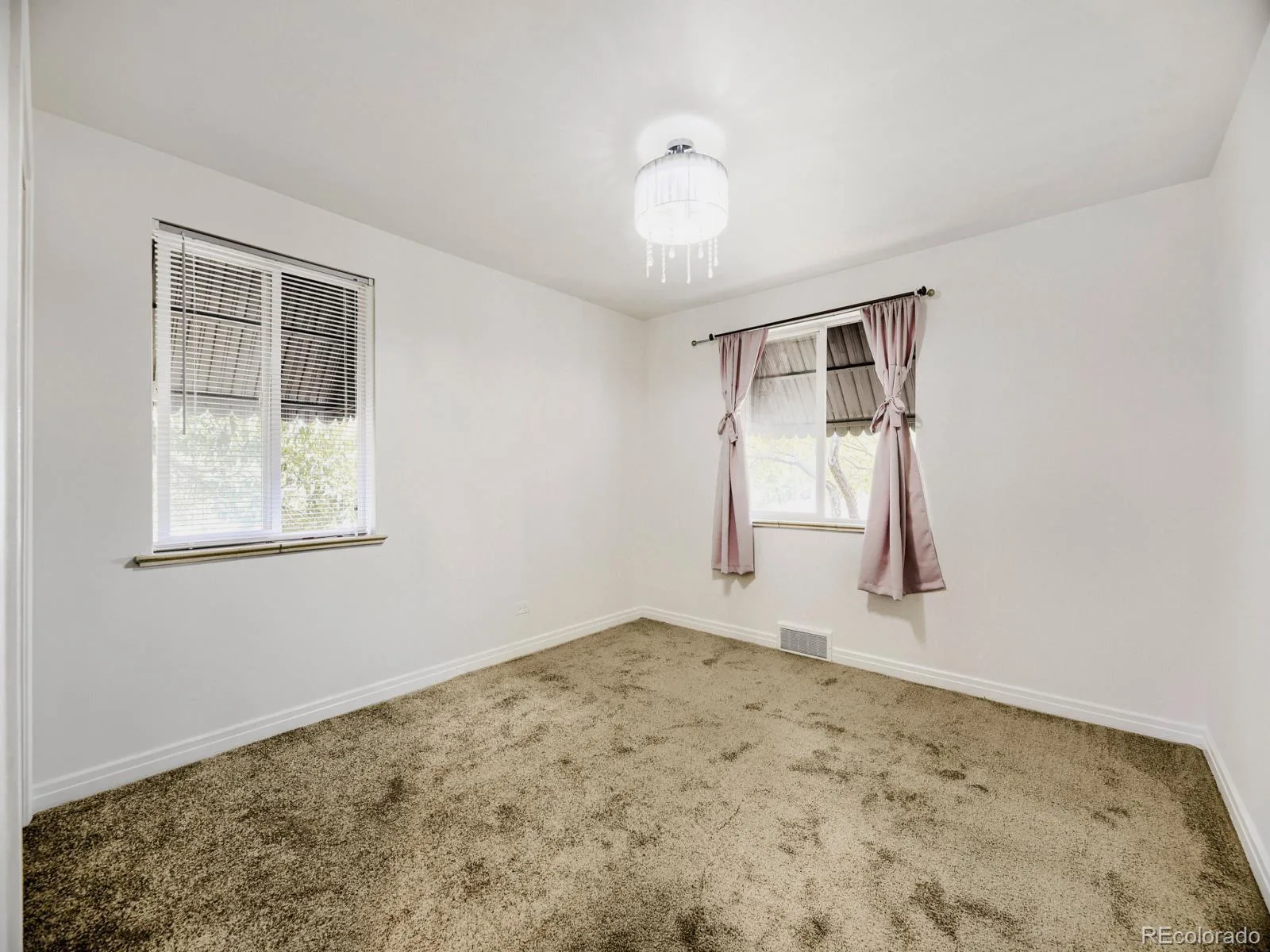 2551 W Arkansas Avenue Denver CO 80219 | MLS #REC8704170 08202026220031 1600 13