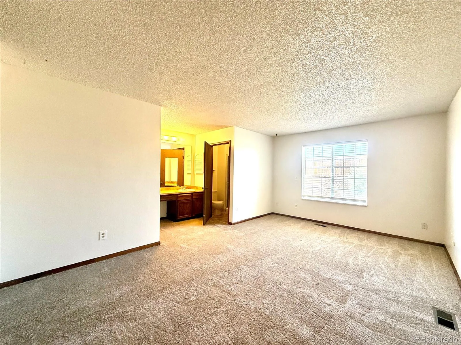 17449 E Asbury Circle Aurora CO 80013 | MLS #REC8705597 08162026162644 1600 19