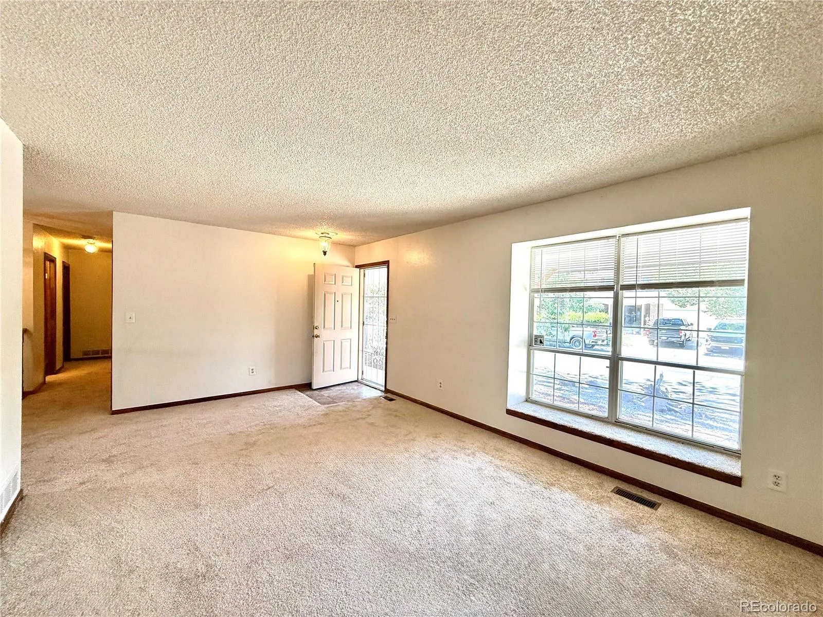 17449 E Asbury Circle Aurora CO 80013 | MLS #REC8705597 08162026162644 1600 5
