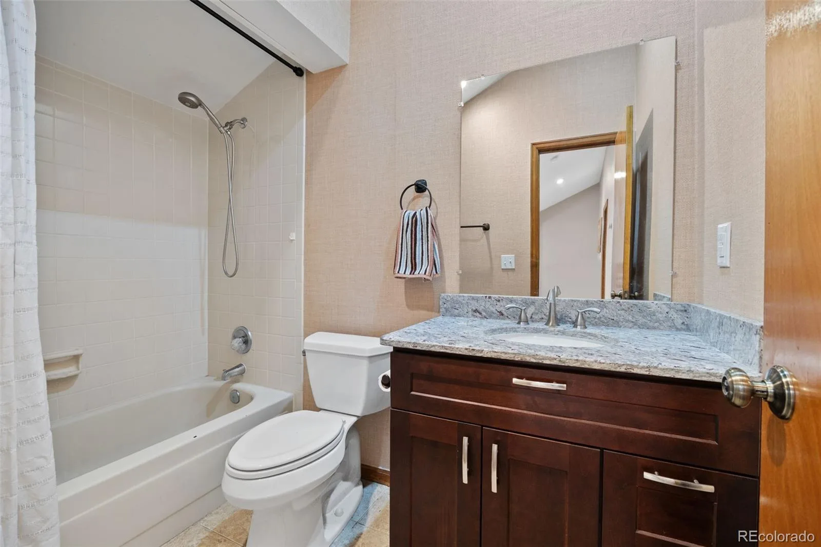7617 S Cove Circle Centennial CO 80122 | MLS #REC8706465 06252026142559 1600 26