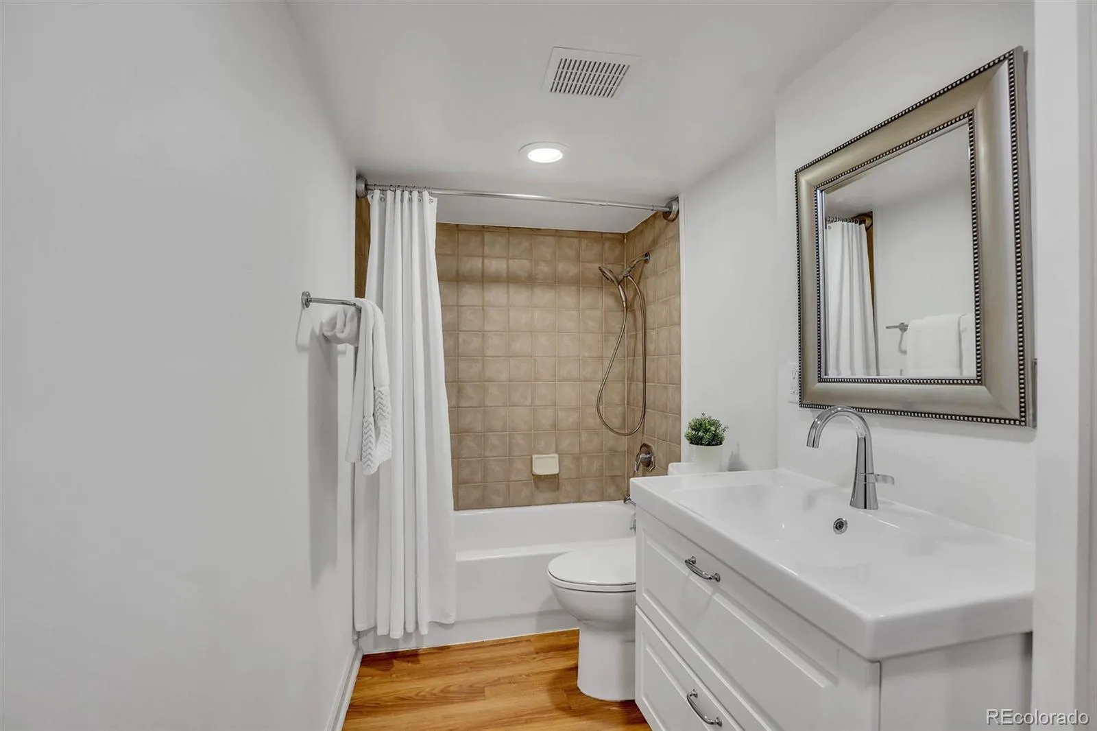 1230 Magnolia Street Denver CO 80220 MLS #REC8708334 05052026070622 1600 19