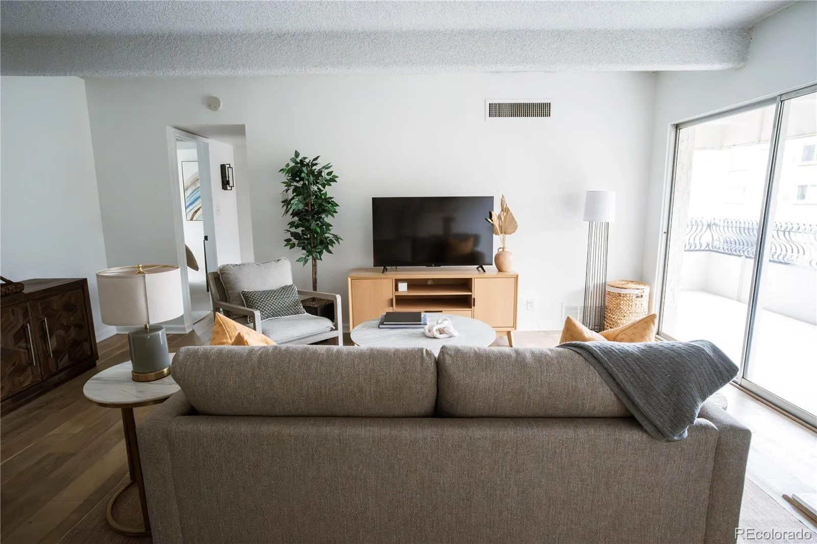 04162026143715 1600 11