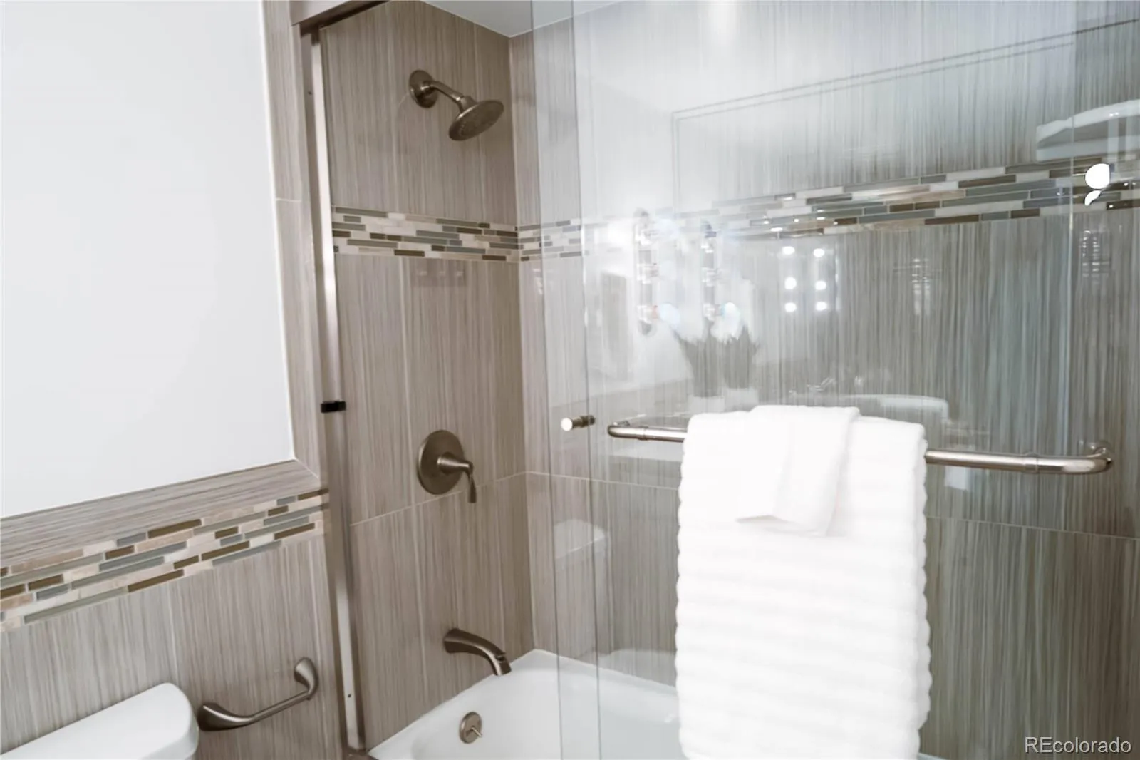 04162026143715 1600 21