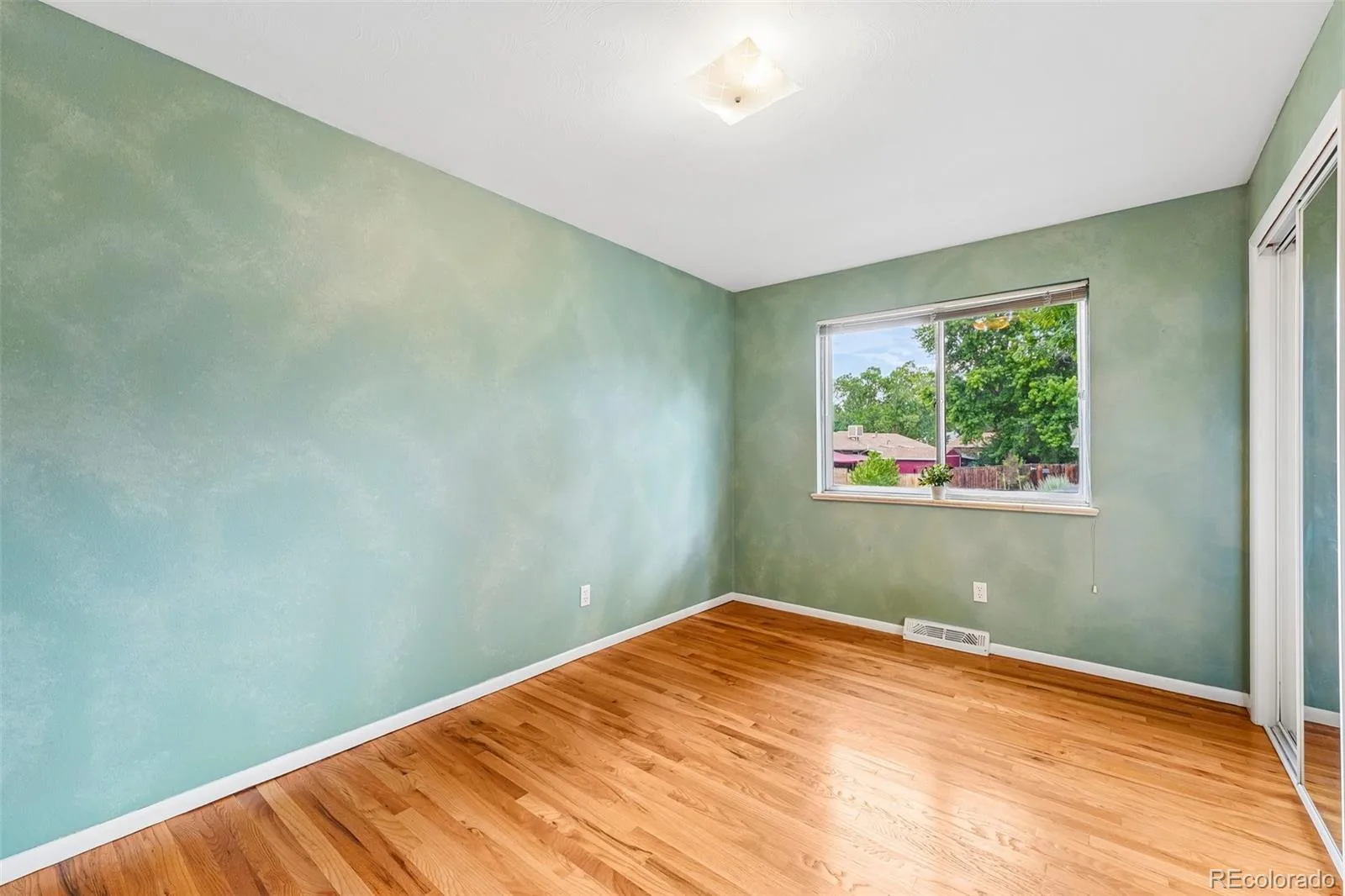 2720 S Chase Way Denver CO 80227 MLS #REC8737363 07152026084443 1600 23