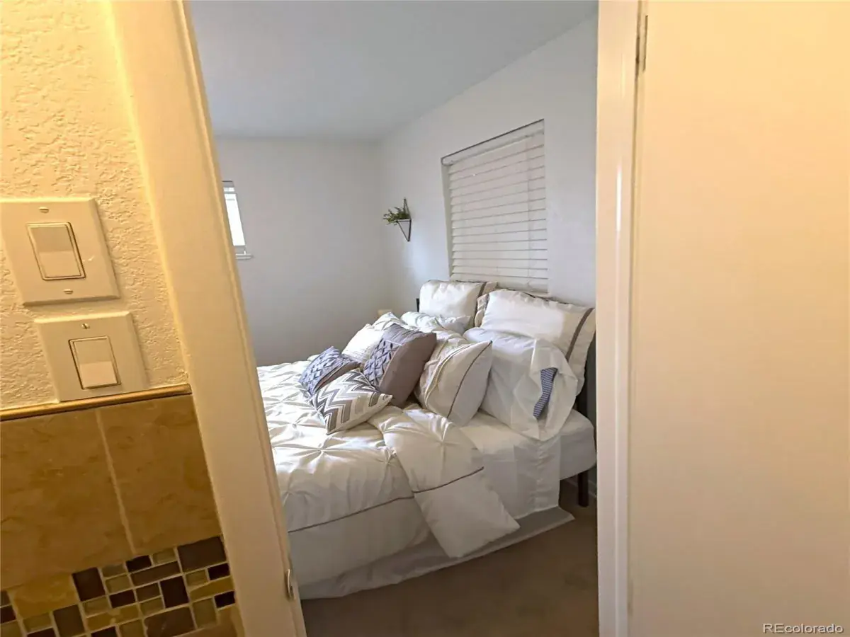 10312025234021 1200 18