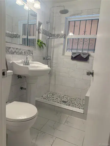 10312025234021 800 14