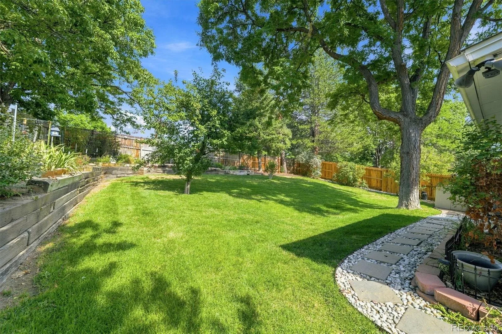11127 W Wildhorse Peak Littleton CO 80127 | MLS #REC8749719 08142026163916 1600 14