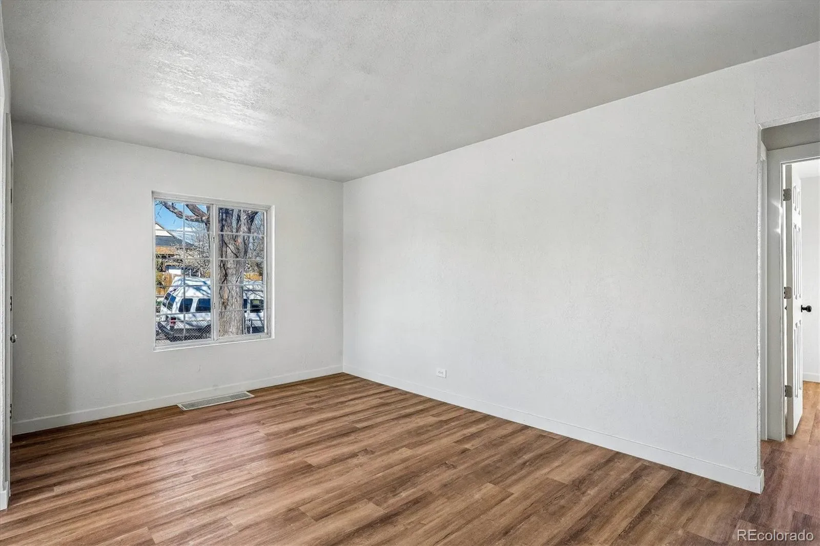 802 Julian Denver CO 80204 MLS #REC8750379 03272026224930 1600 8