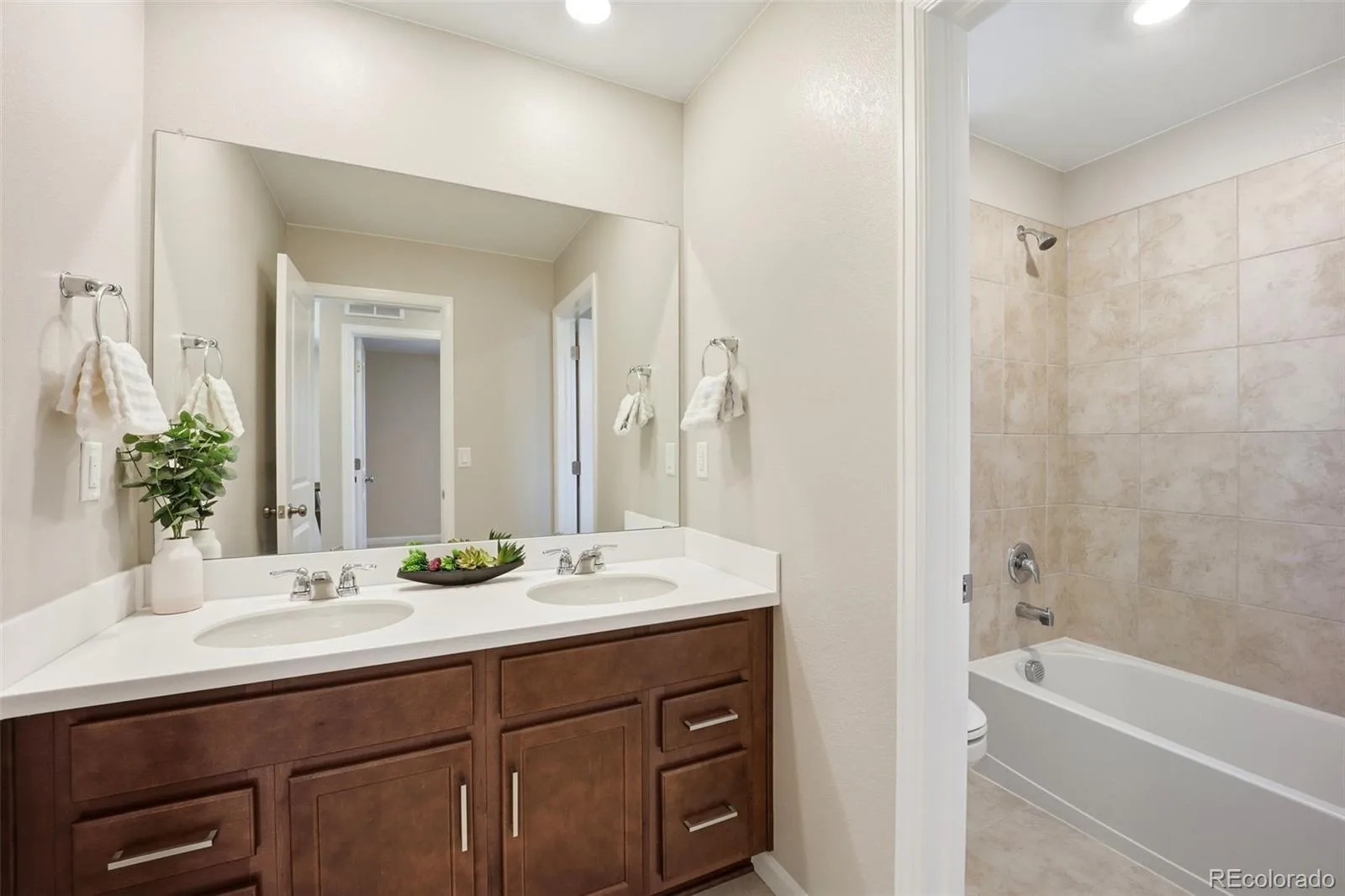 2081 Barnwood Drive Brighton CO 80601 | MLS #REC8750782 06122026202154 1600 25
