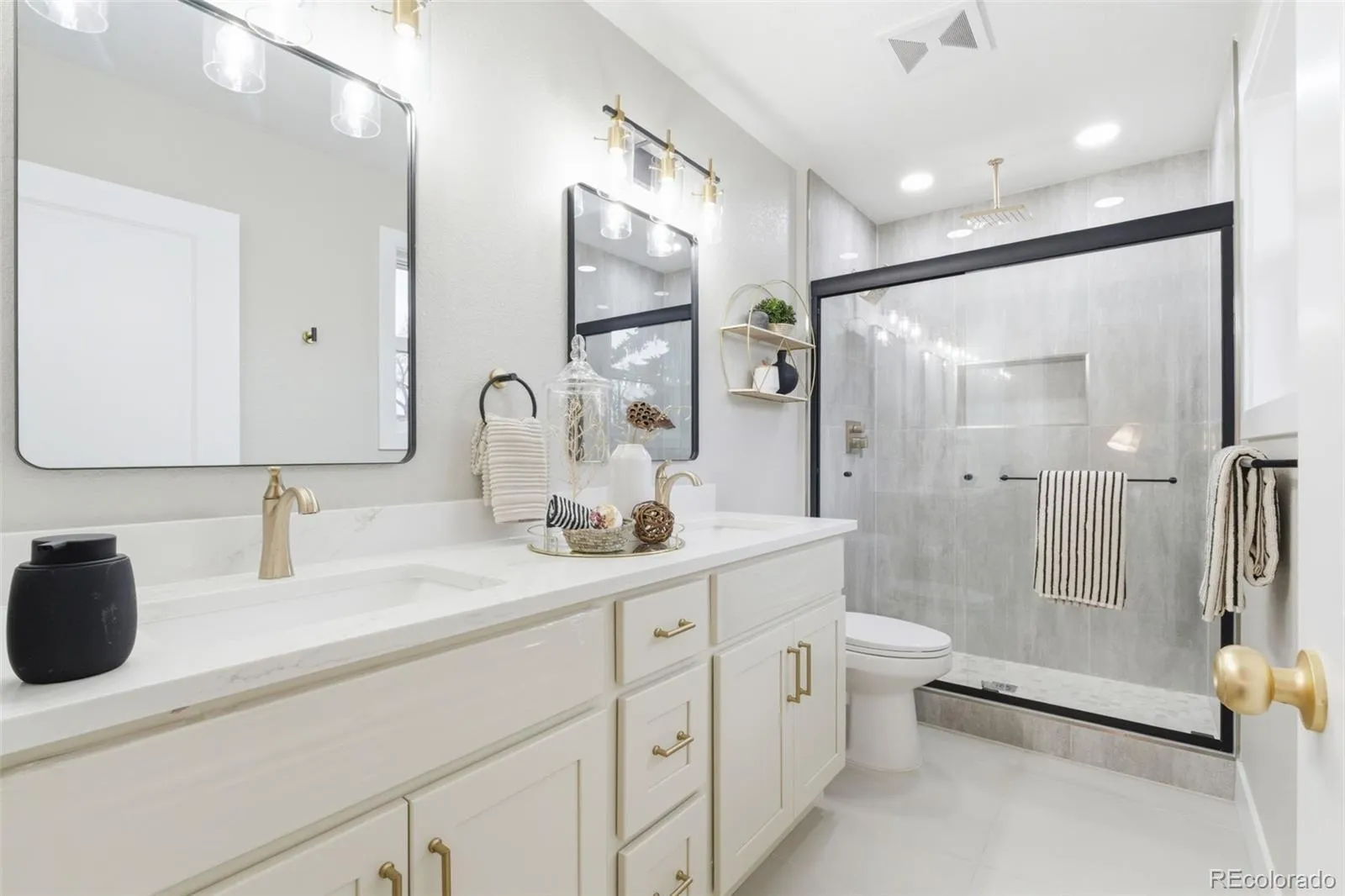 3111 S Holly Place Denver CO 80222 MLS #REC8751634 05122026161046 1600 13