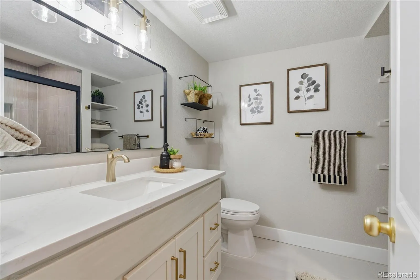 3111 S Holly Place Denver CO 80222 MLS #REC8751634 05122026161046 1600 14