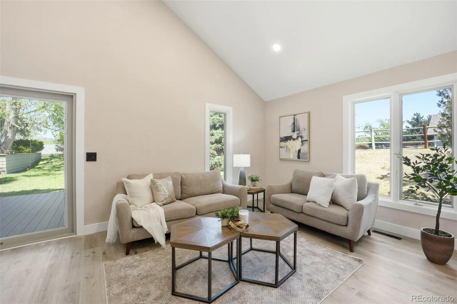 1581 W Briarwood Avenue Littleton CO 80120 MLS #REC8752126 05182026225719 1600 10