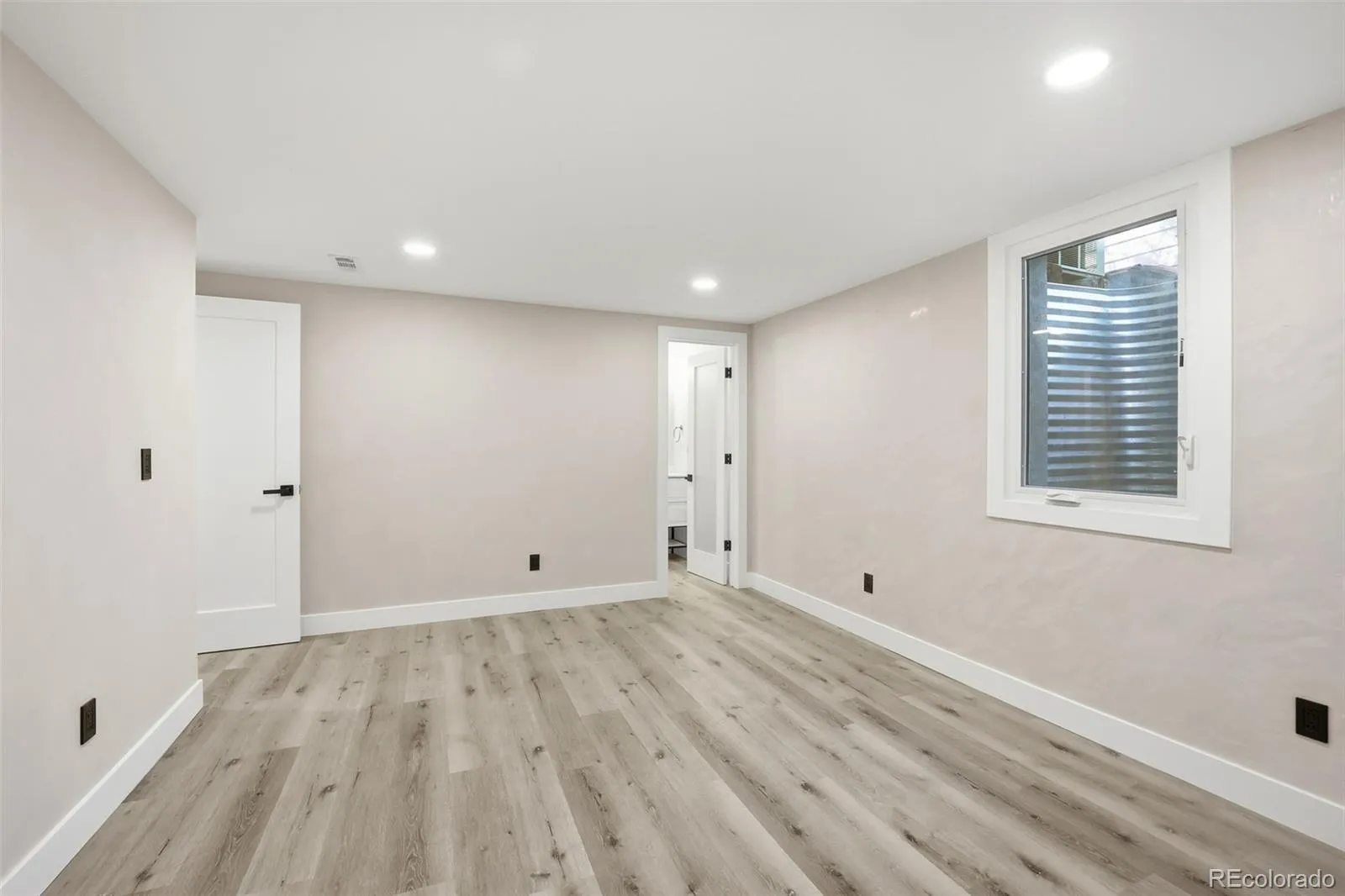 1581 W Briarwood Avenue Littleton CO 80120 MLS #REC8752126 05182026225719 1600 23