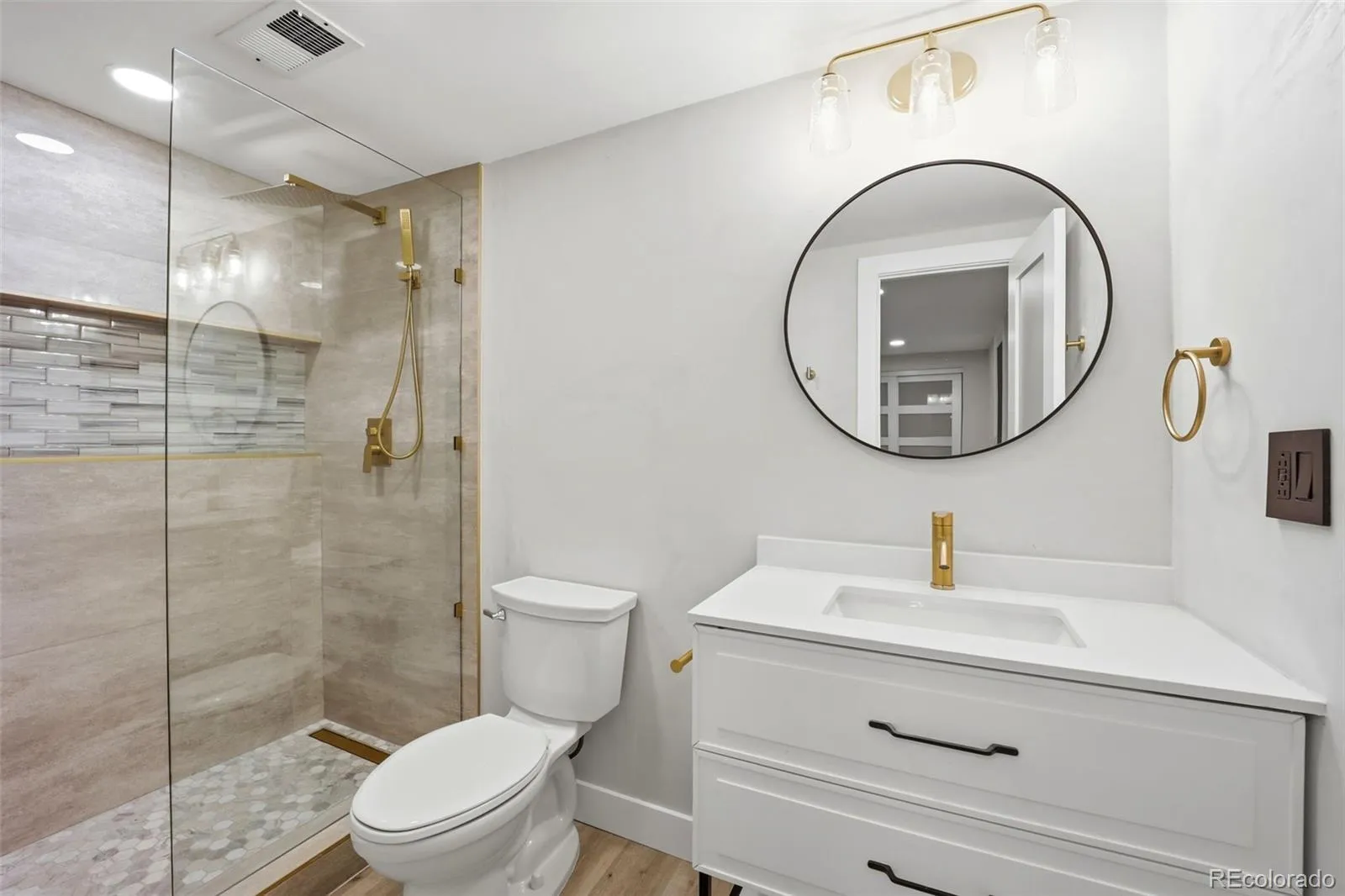 1581 W Briarwood Avenue Littleton CO 80120 MLS #REC8752126 05182026225719 1600 24