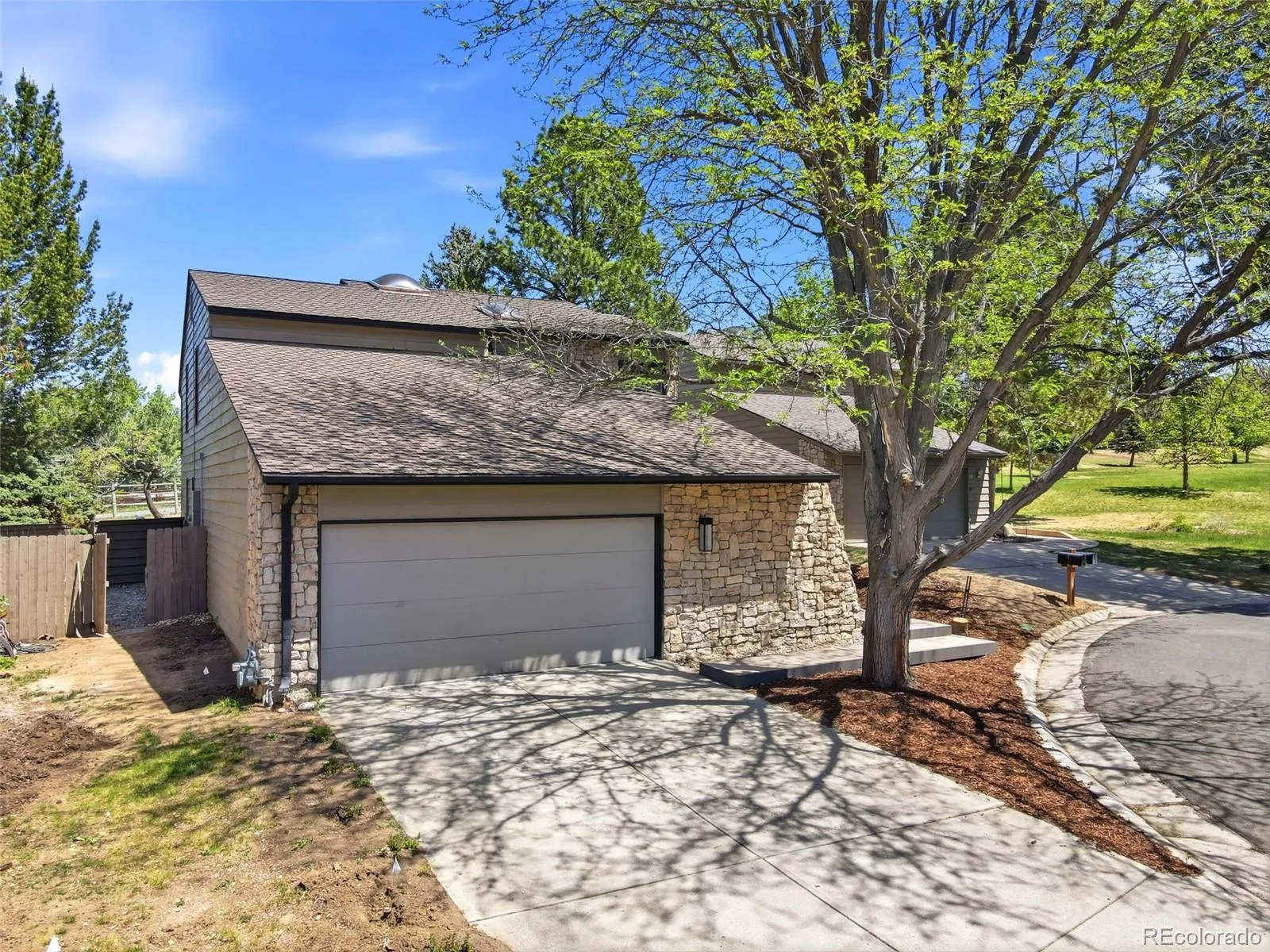 1581 W Briarwood Avenue Littleton CO 80120 MLS #REC8752126 05182026225719 1600 39