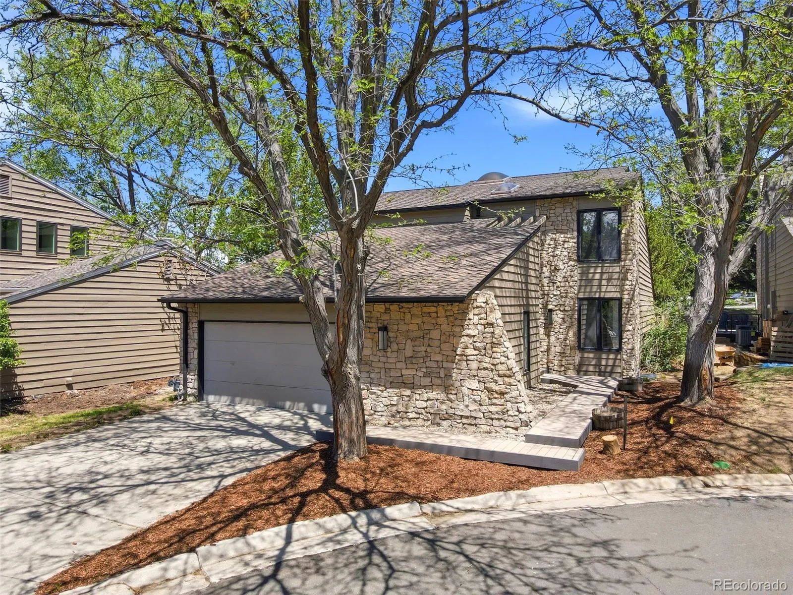 1581 W Briarwood Avenue Littleton CO 80120 MLS #REC8752126 05182026225719 1600 43