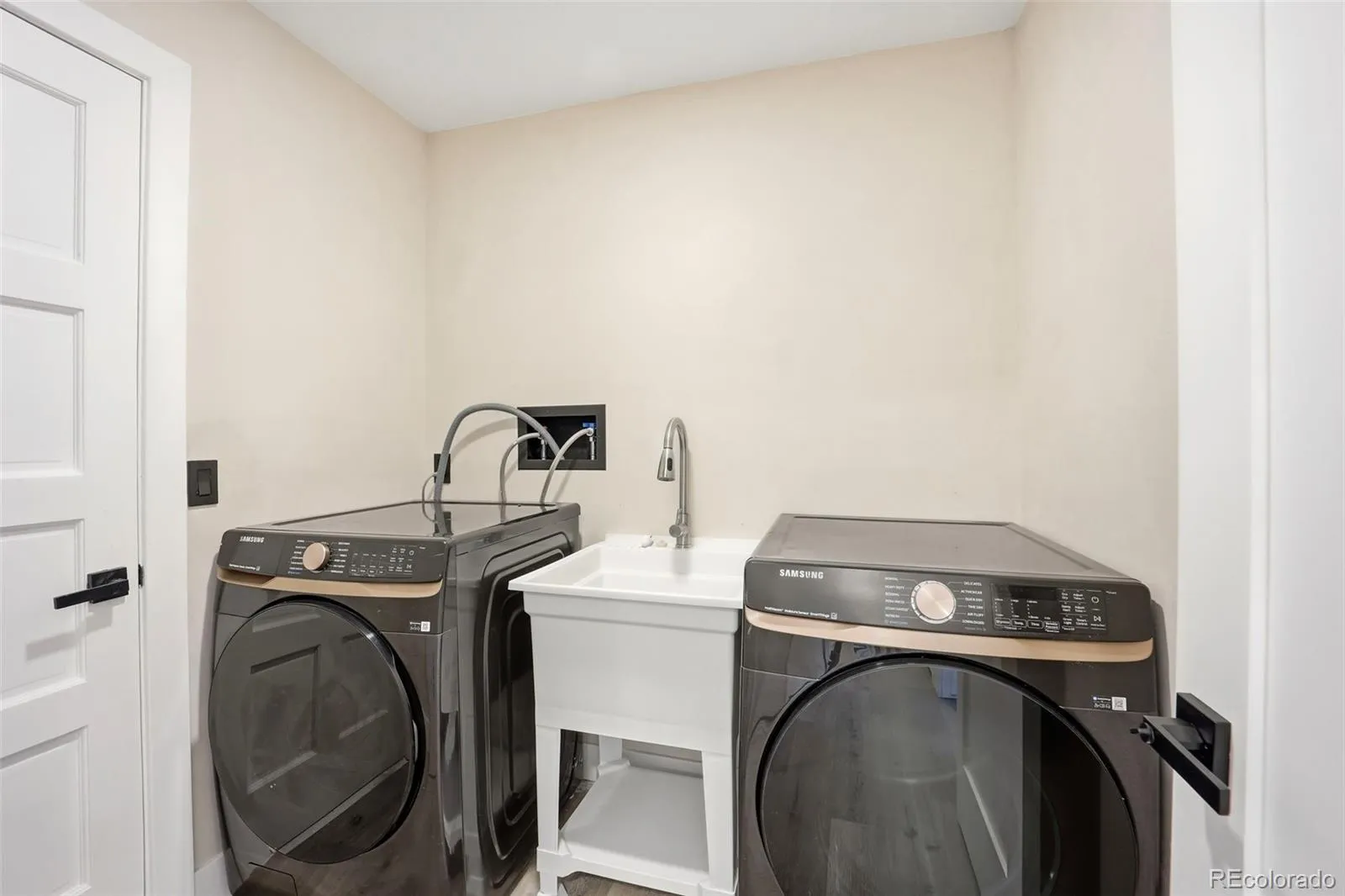 1581 W Briarwood Avenue Littleton CO 80120 MLS #REC8752126 05182026225719 1600 44