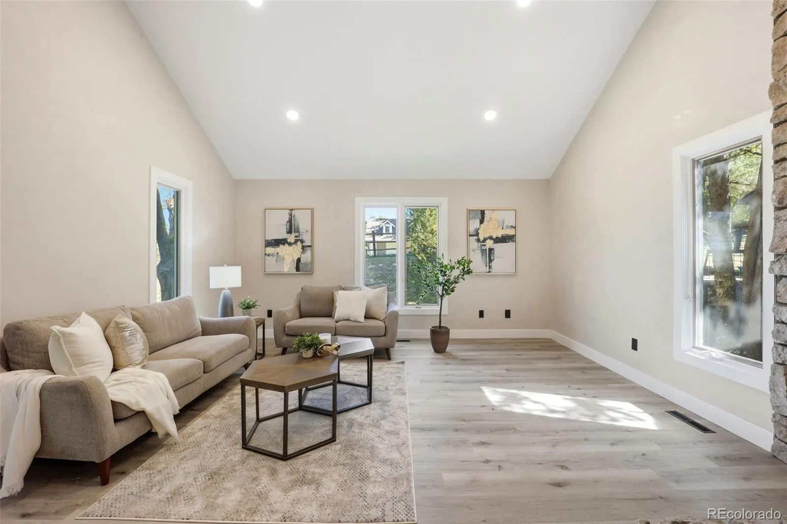 1581 W Briarwood Avenue Littleton CO 80120 MLS #REC8752126 05182026225719 1600 8