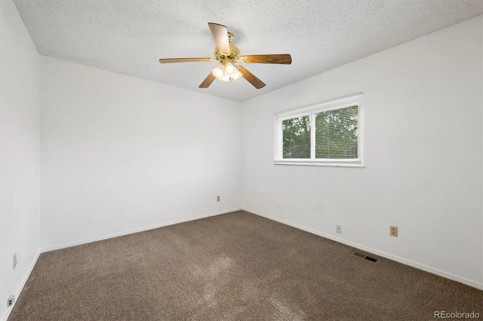 5832 S Netherland Circle Aurora CO 80015 | MLS #REC8752755 08192026181616 1600 11