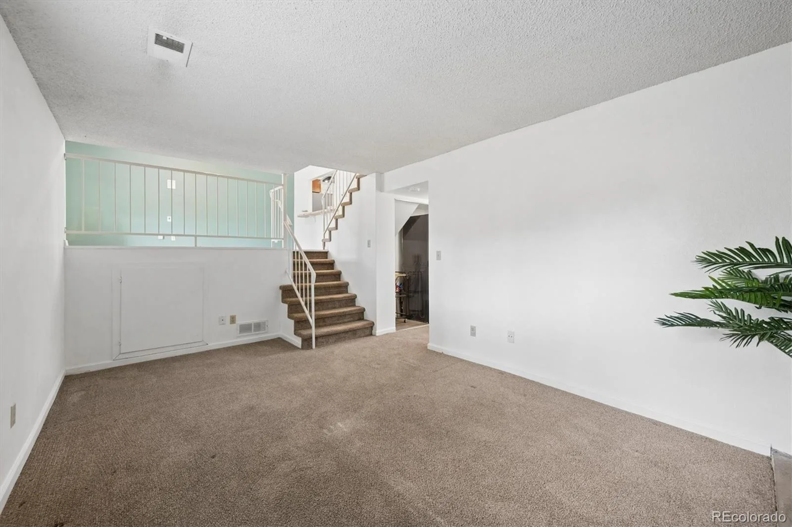 5832 S Netherland Circle Aurora CO 80015 | MLS #REC8752755 08192026181616 1600 15