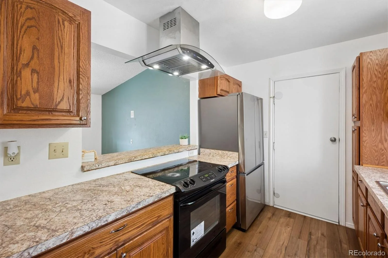 5832 S Netherland Circle Aurora CO 80015 | MLS #REC8752755 08192026181616 1600 4