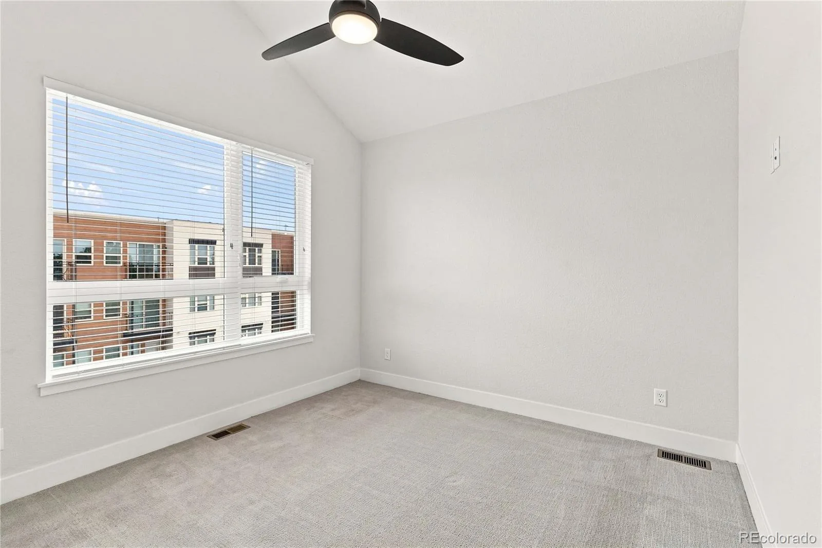 5256 W 16 Avenue Lakewood CO 80214 | MLS #REC8752872 09222026081316 1600 13