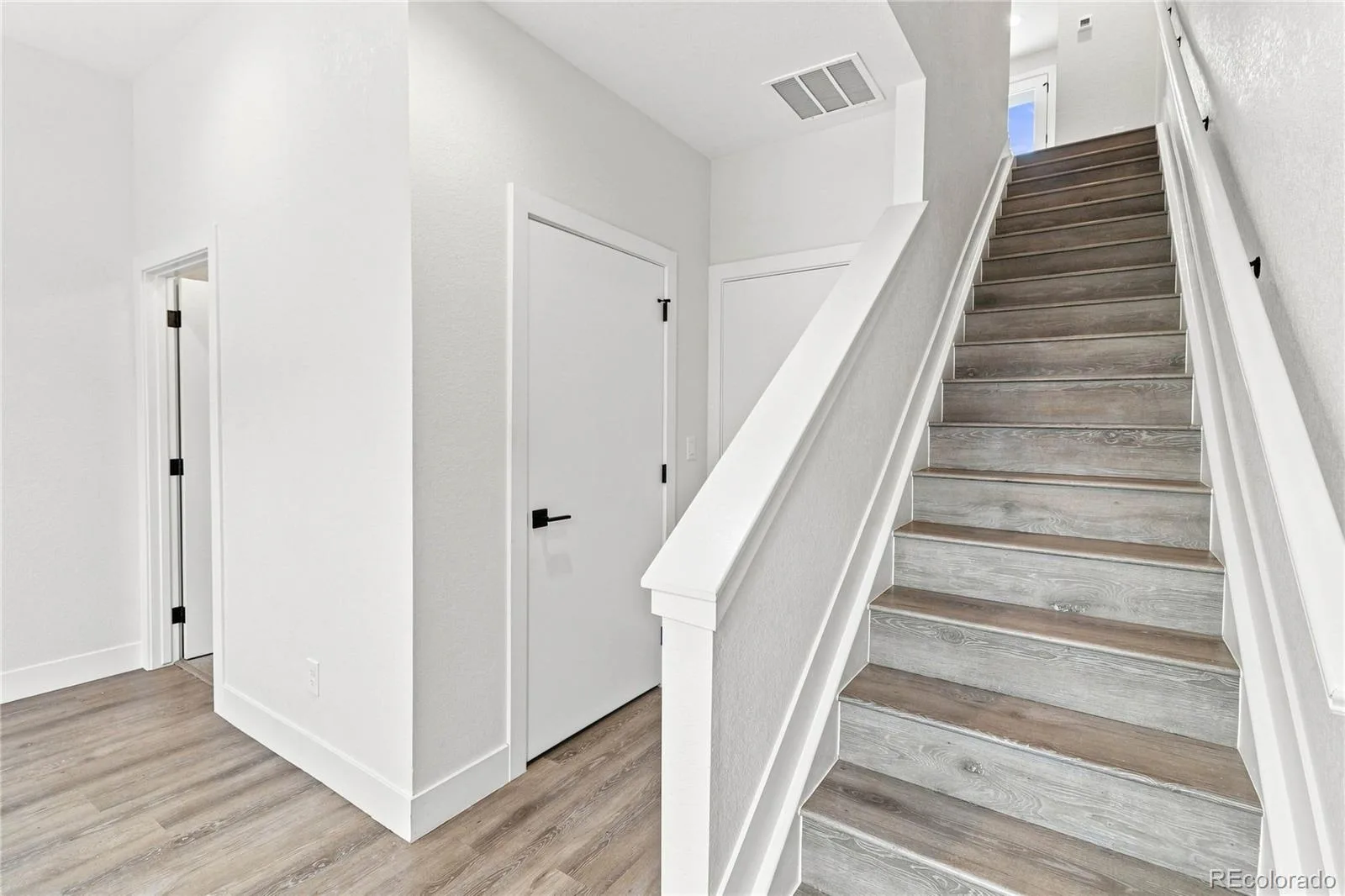 5256 W 16 Avenue Lakewood CO 80214 | MLS #REC8752872 09222026081316 1600 23
