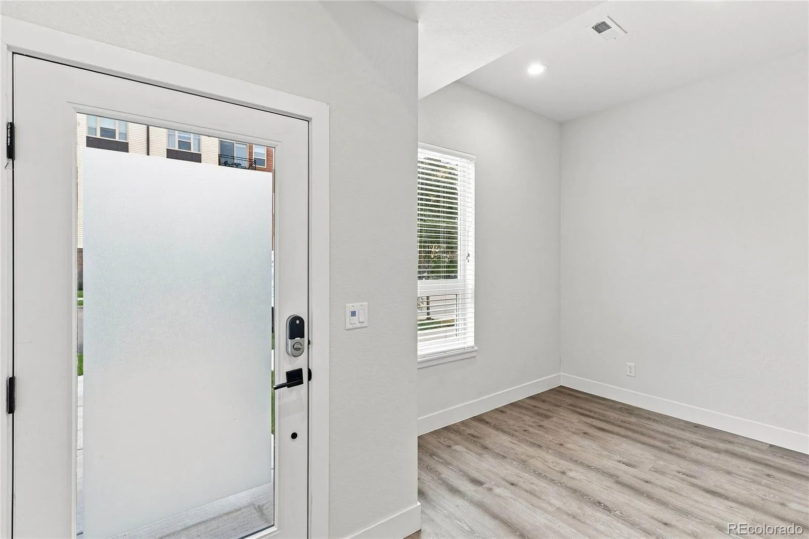 5256 W 16 Avenue Lakewood CO 80214 | MLS #REC8752872 09222026081316 1600 24