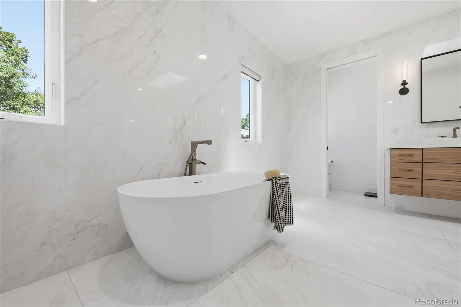 2339 S Saint Paul Street Denver CO 80210 | MLS #REC8753917 09232026161439 1600 24