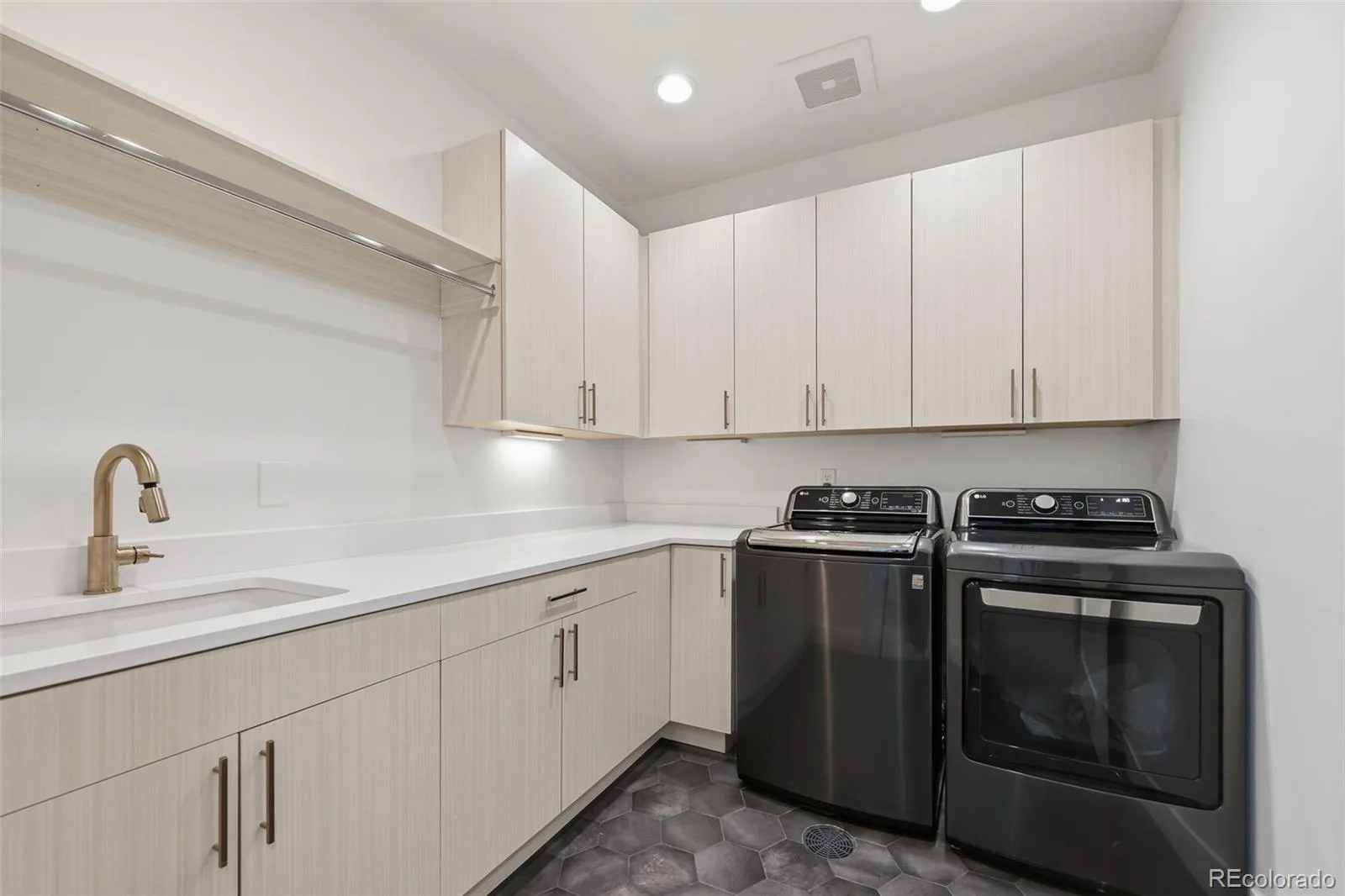 2339 S Saint Paul Street Denver CO 80210 | MLS #REC8753917 09232026161439 1600 35