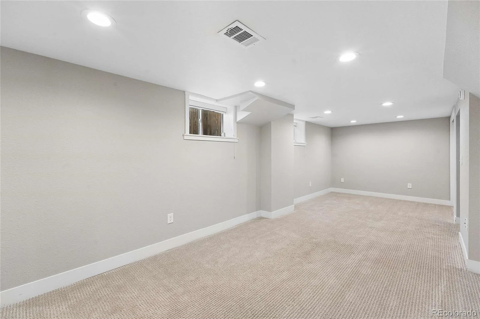 3040 N Columbine Street Denver CO 80205 | MLS #REC8758461 08282026164710 1600 21