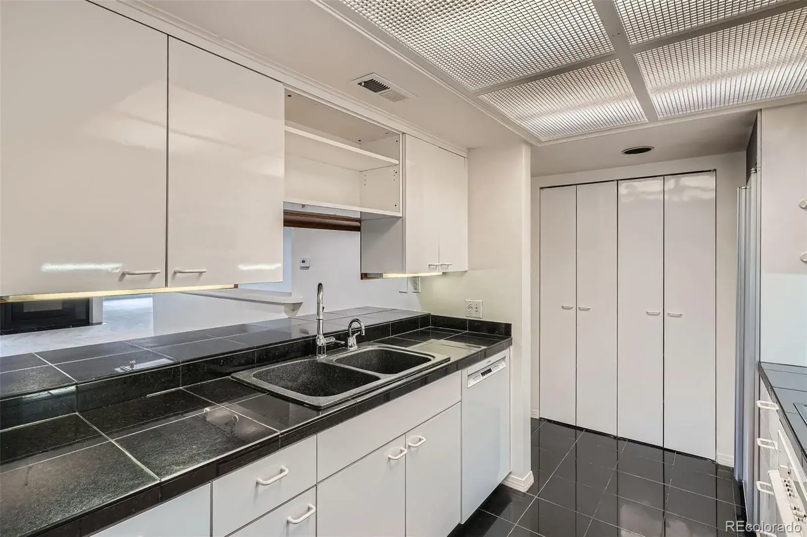 11062025022453 1600 10